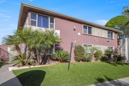 Move-In Ready: Unit 04 - Beautiful 1-bedroom/1-bathroom apartment in the First Floor. - One Month Free. – photo 1