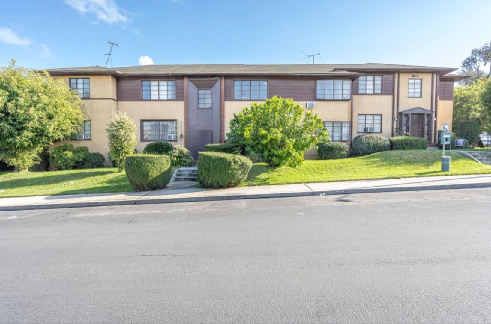 Los Angeles Apartment: 4178 Buckingham Road