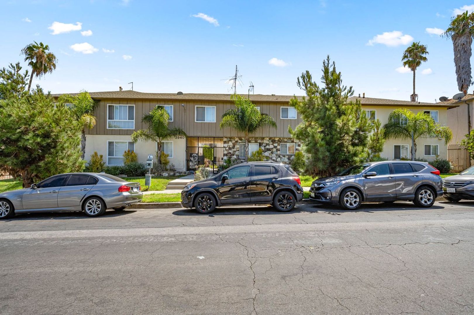 Los Angeles Apartment: 3940 Nicolet Ave