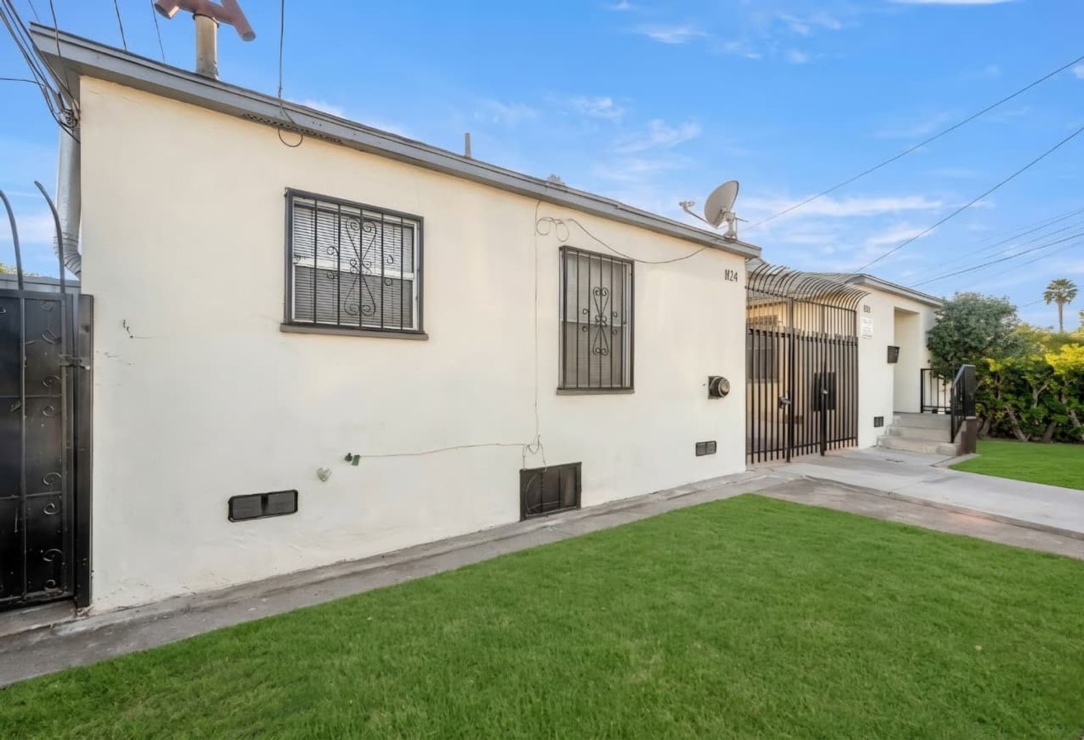 Los Angeles Apartment: 1124 W. 110th Street