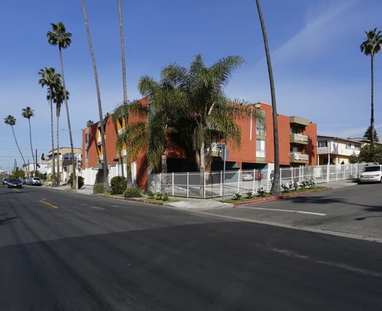 Los Angeles Apartment: 935 S. Mariposa Avenue