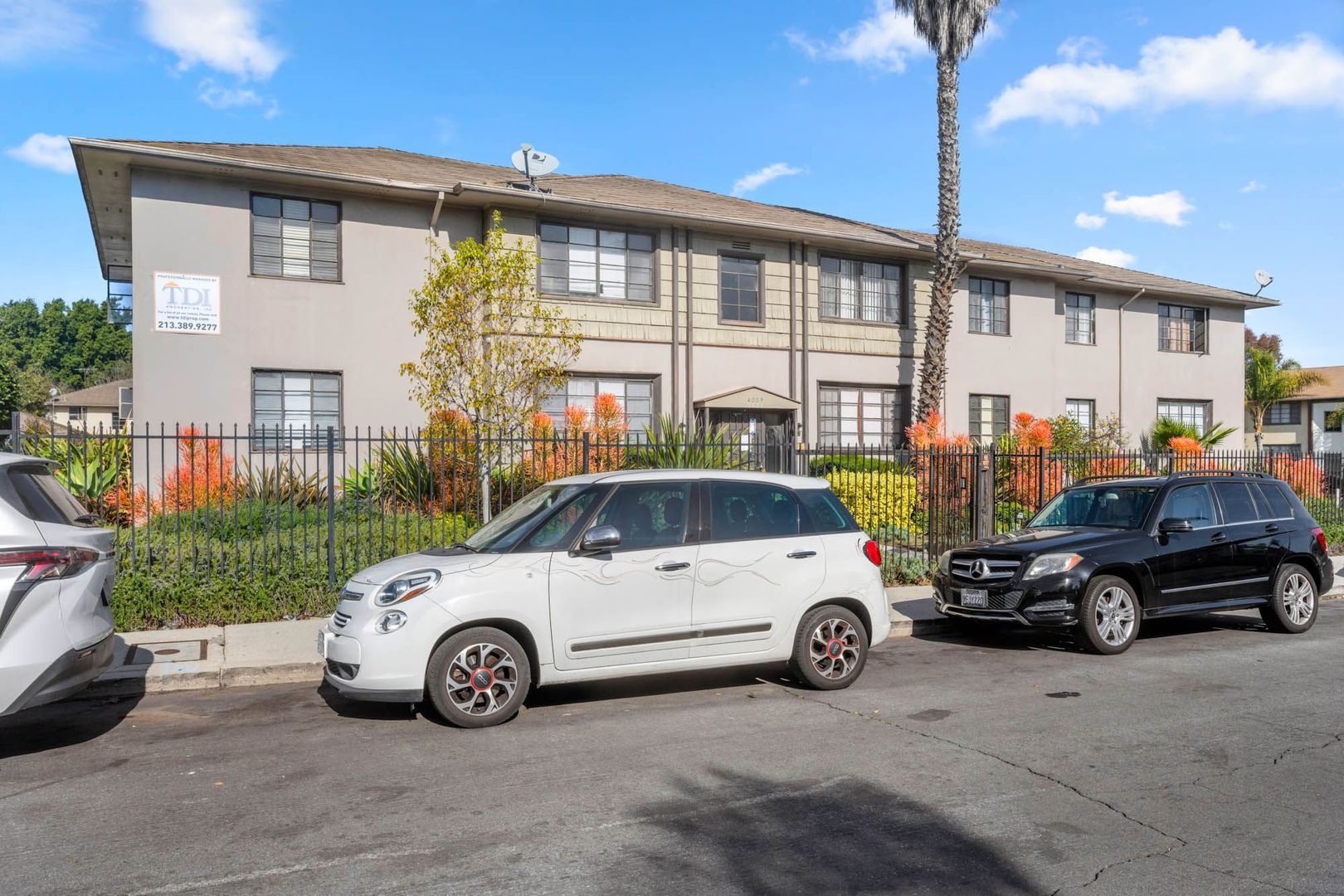 Los Angeles Apartment: 4009 S Muirfield Road