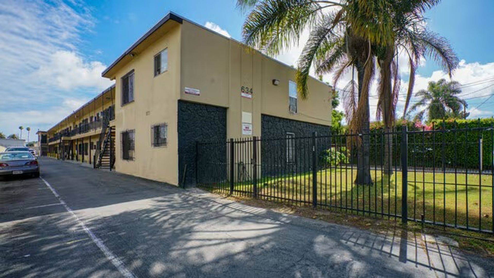 Los Angeles Apartment: 634 W. 92nd Street