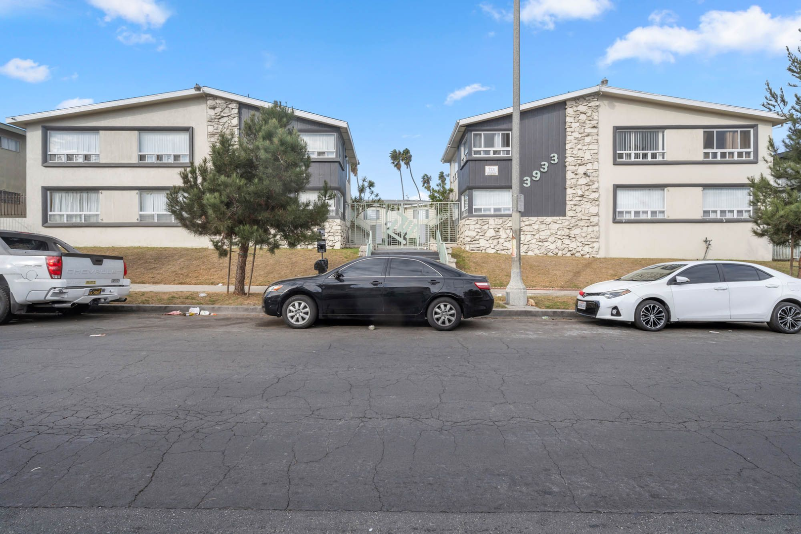 Los Angeles Apartment: 3933 Nicolet Ave