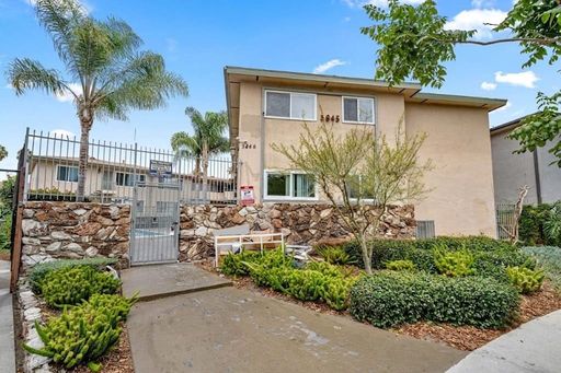 Move-In Ready: Unit 03 - Beautiful 1-bedroom/1-bathroom apartment in the First Floor. - On-site Pool. - One Month Free. – photo 1