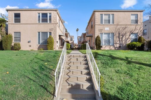 Move-In Ready: Unit 2269 1/2 - Beautiful 2-bedroom/1-bathroom apartment in the Second Floor. - One Month Free. – photo 1