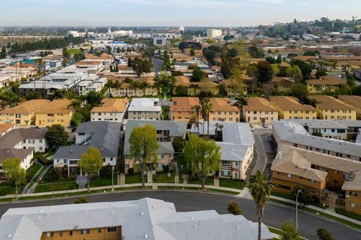 Move-In Ready: Unit 3874-11 - Beautiful 1-bedroom/1-bathroom apartment in the First Floor. - One Month Free. – photo 1