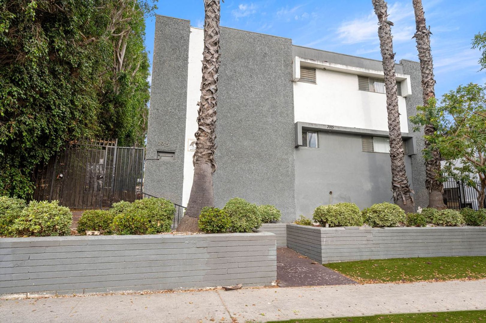 Los Angeles Apartment: 3915 Stevely Ave