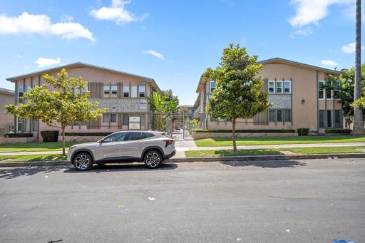 Move-In Ready: Unit 07 - Beautiful 2-bedroom/1-bathroom apartment in the Second Floor. - With Parking Included. - One Month Free. – photo 1