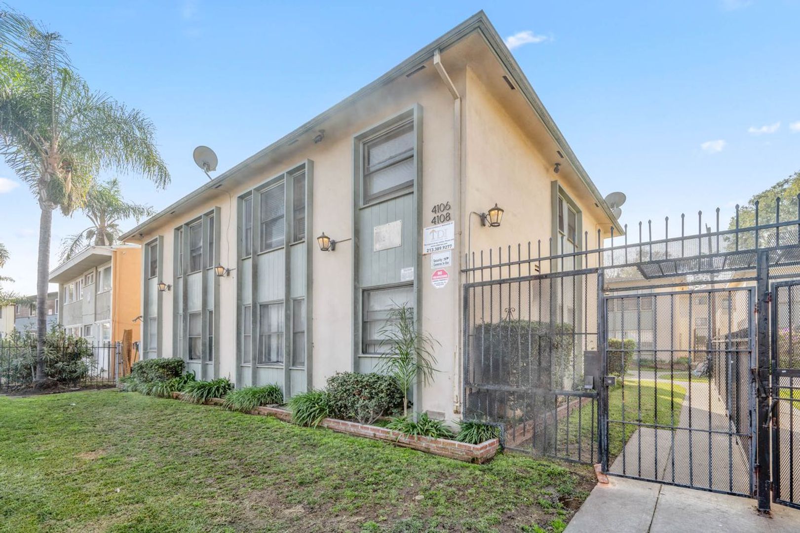 Los Angeles Apartment: 4108-4106 W. Palmwood Dr.