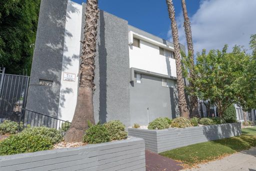 Move-In Ready: Unit 03 -Beautiful 1-bedroom/1-bathroom in the First Floor. -- Kitchen appliances included. – photo 1
