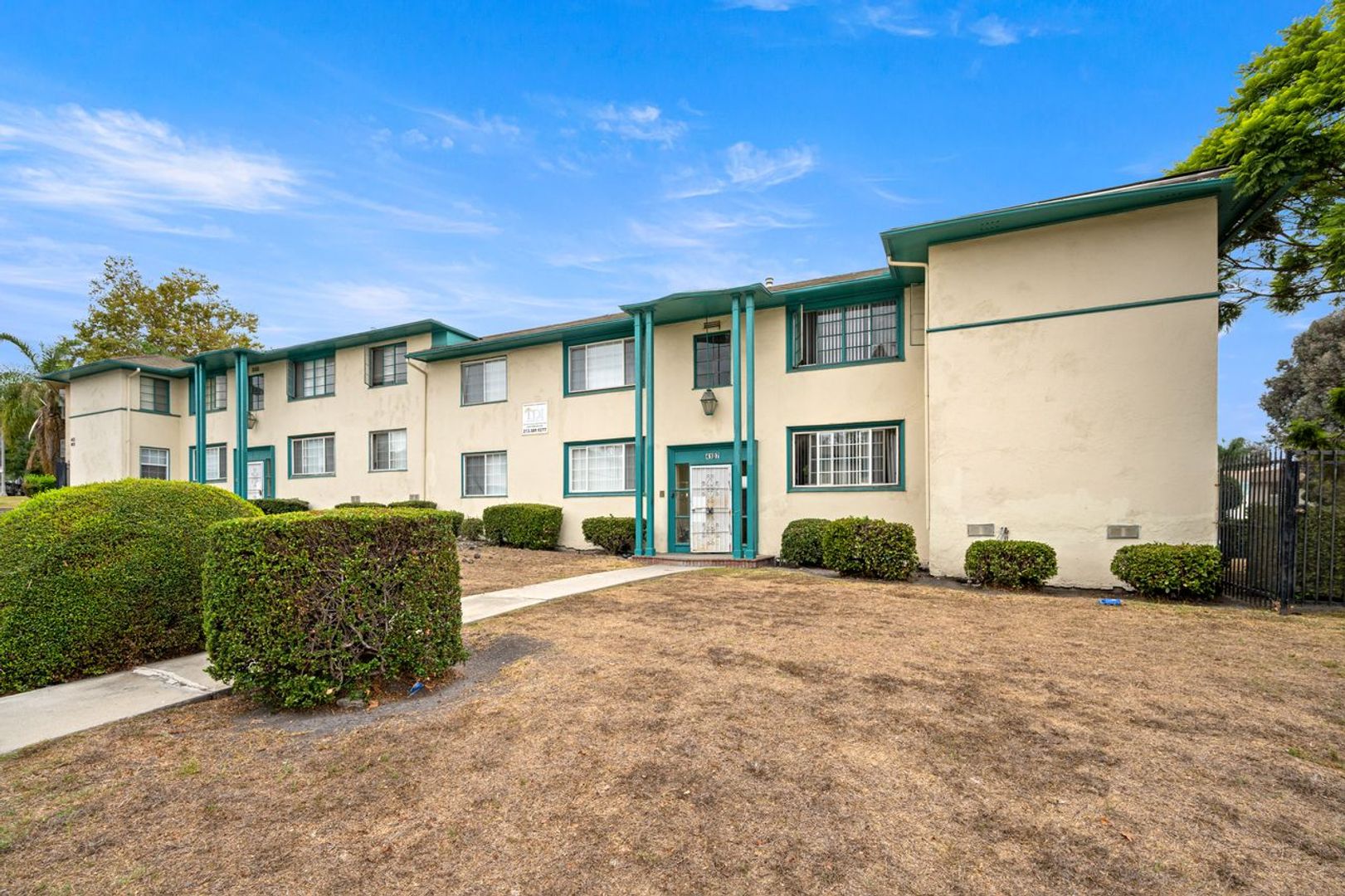 Los Angeles Apartment: 4107 Buckingham Road