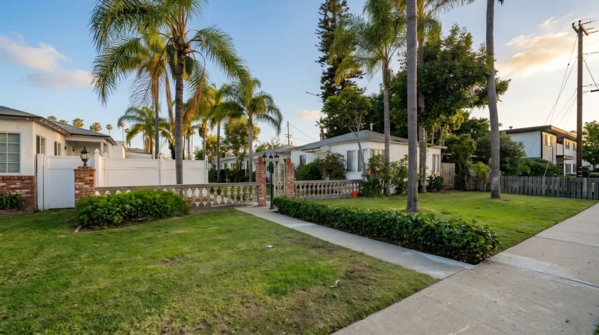 Inglewood Apartment: 428-432 W Regent Street