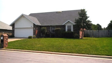 Nixa House: 508 S Willowdale Ct