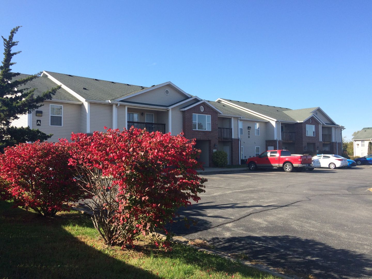 Republic Apartment: 223 N Cedar Ave