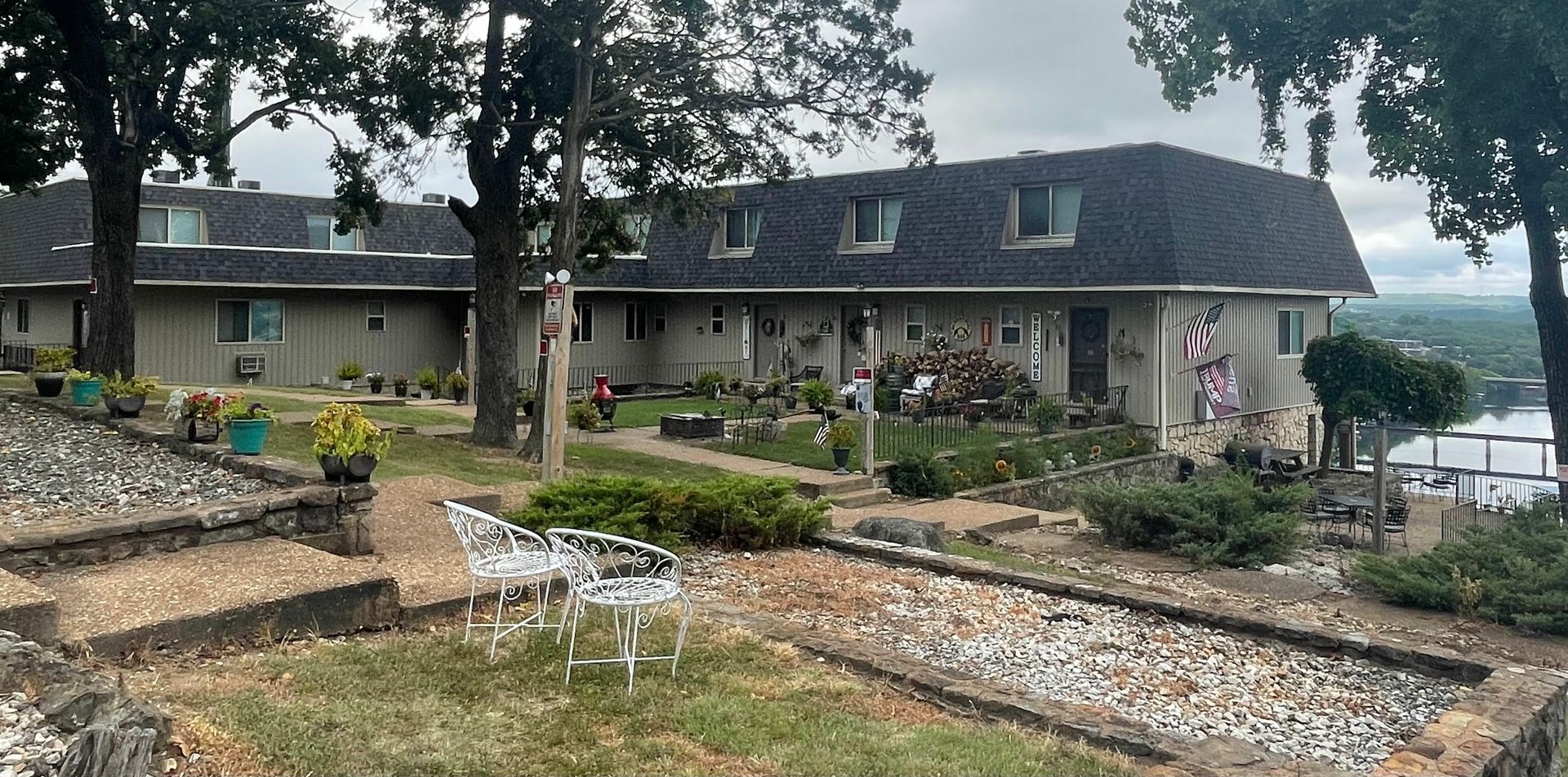 Hollister Apartment: 807 Knox Ave