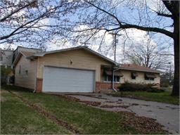 3 Bed 1.5 Bath Rental at 1952 S Wedgewood, Springfield, MO – photo 1