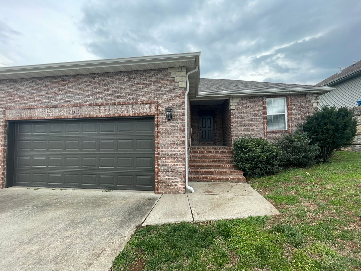 Ozark Apartment: 1350-1352 W Kirkwood St