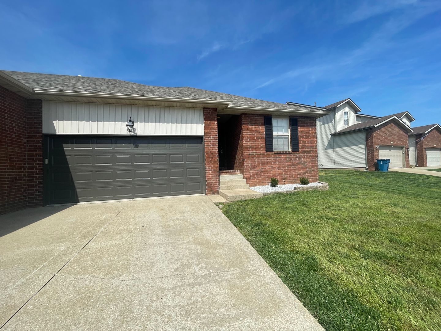 Ozark Apartment: 1009 N 24th St