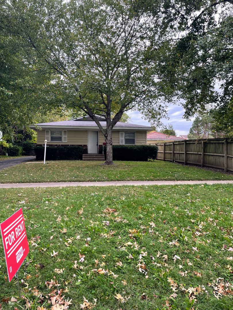 Springfield House: 1036 S Weller Ave