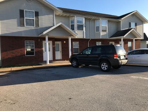 2 Bed 2.5 Bath Rental at 2402 W Calvin Dr, OZARK, MO – photo 1