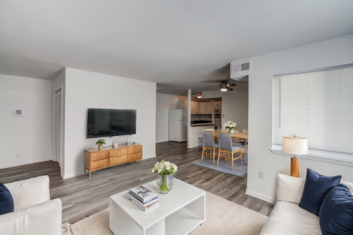 Renovated 1BR, 1BA, located on the 1st floor. Receive 10% off monthly rental rate if Duke, DPS, or First responder. – photo 1