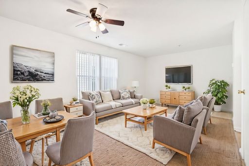2BR, 1BA located on the 2nd floor – photo 1