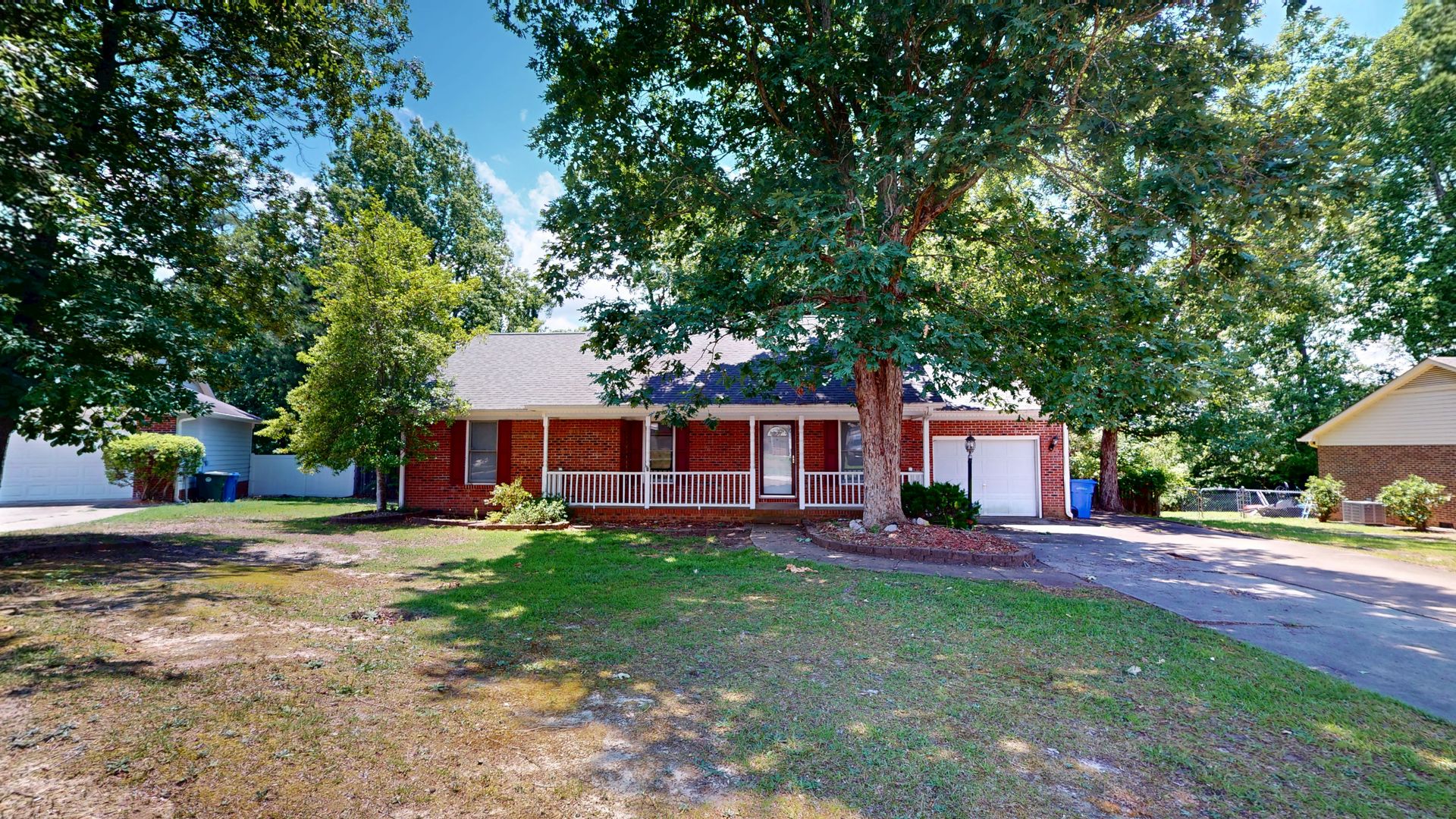 Fayetteville House: 6916 Saint Julian Way