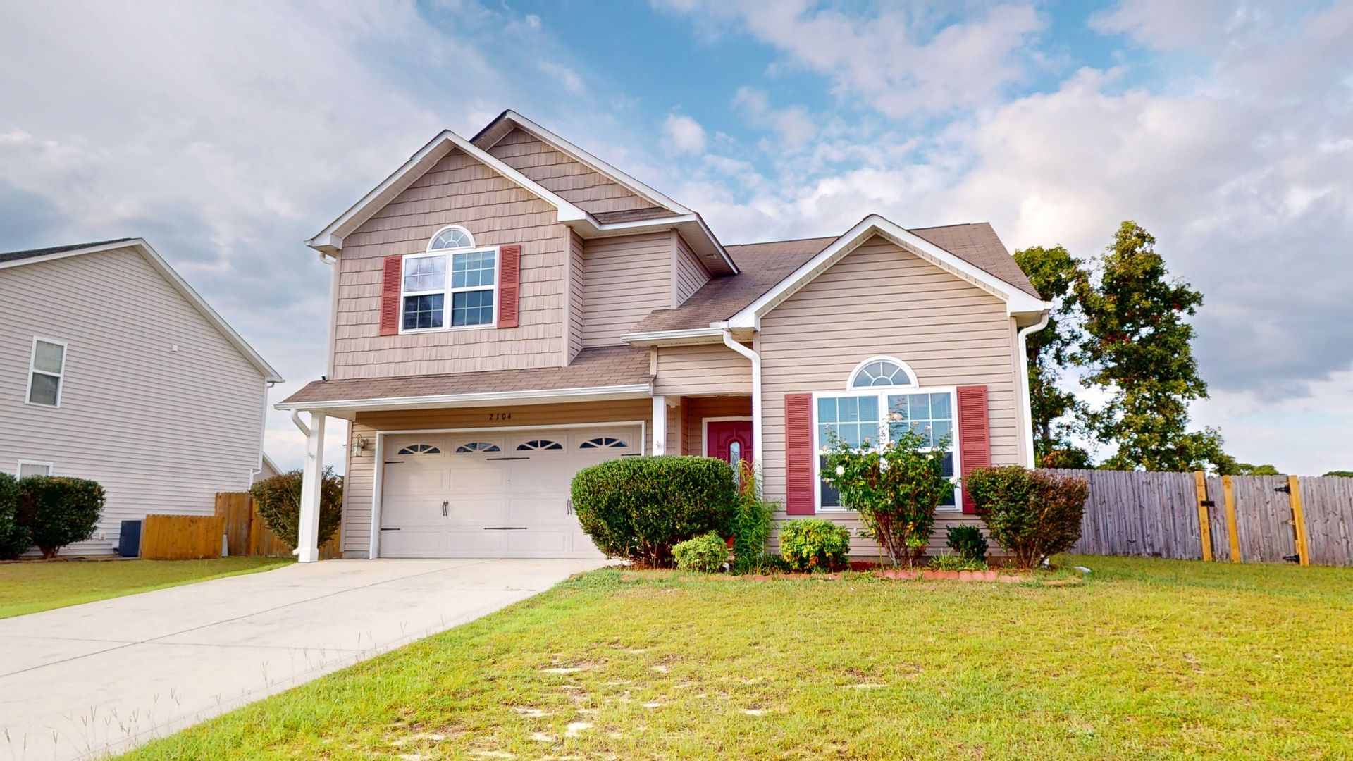 Hope Mills House: 2104 Saint Nicholas Drive