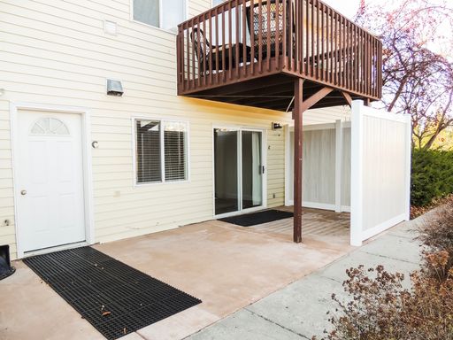 Clean and Quiet 3bed/2bath Apartment in well maintained 5-Plex