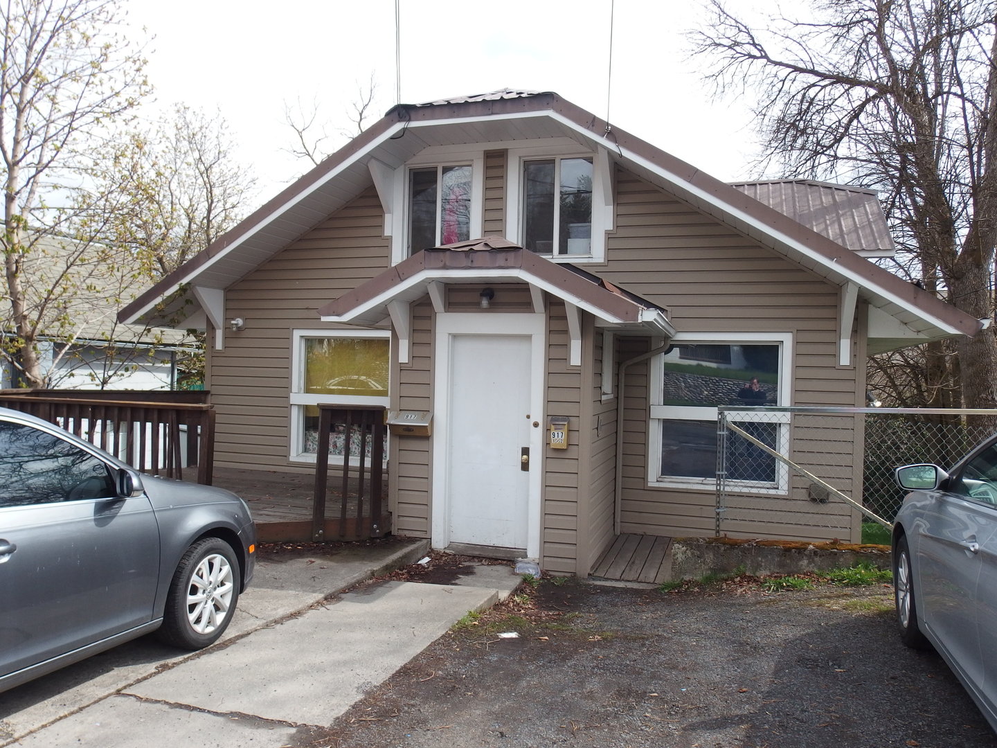 Moscow Apartment: 917/917.5 West A St