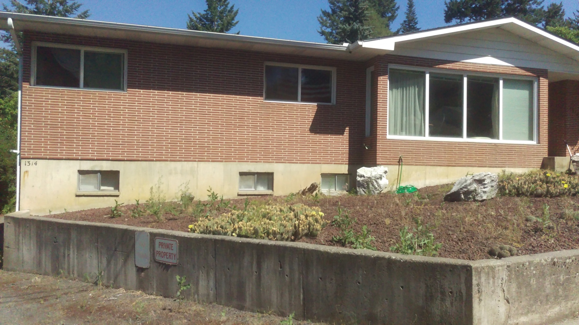 Moscow Apartment: 1314/1316 Blake Ave