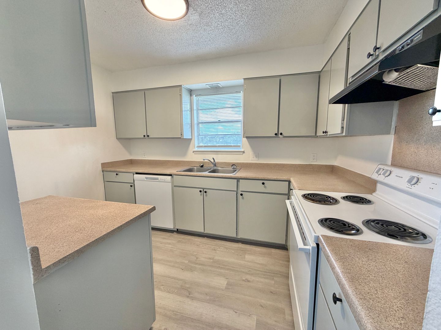 Shawnee Apartment: 1001 E Independence Street