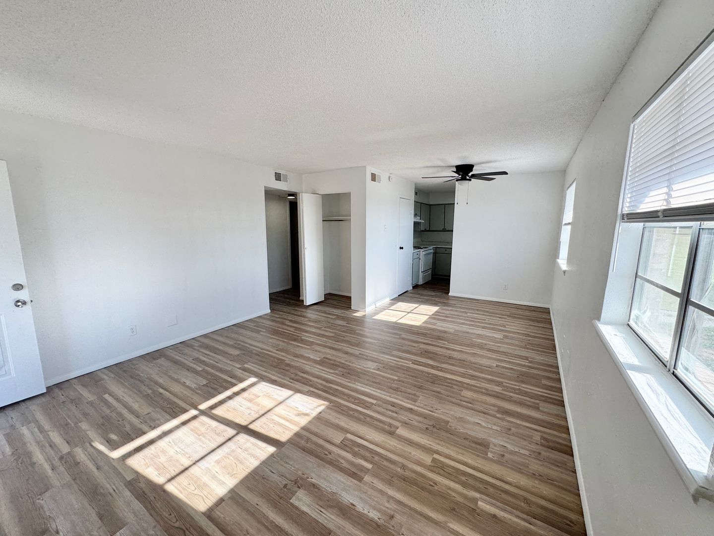 Shawnee Apartment: 1001 E Independence Street