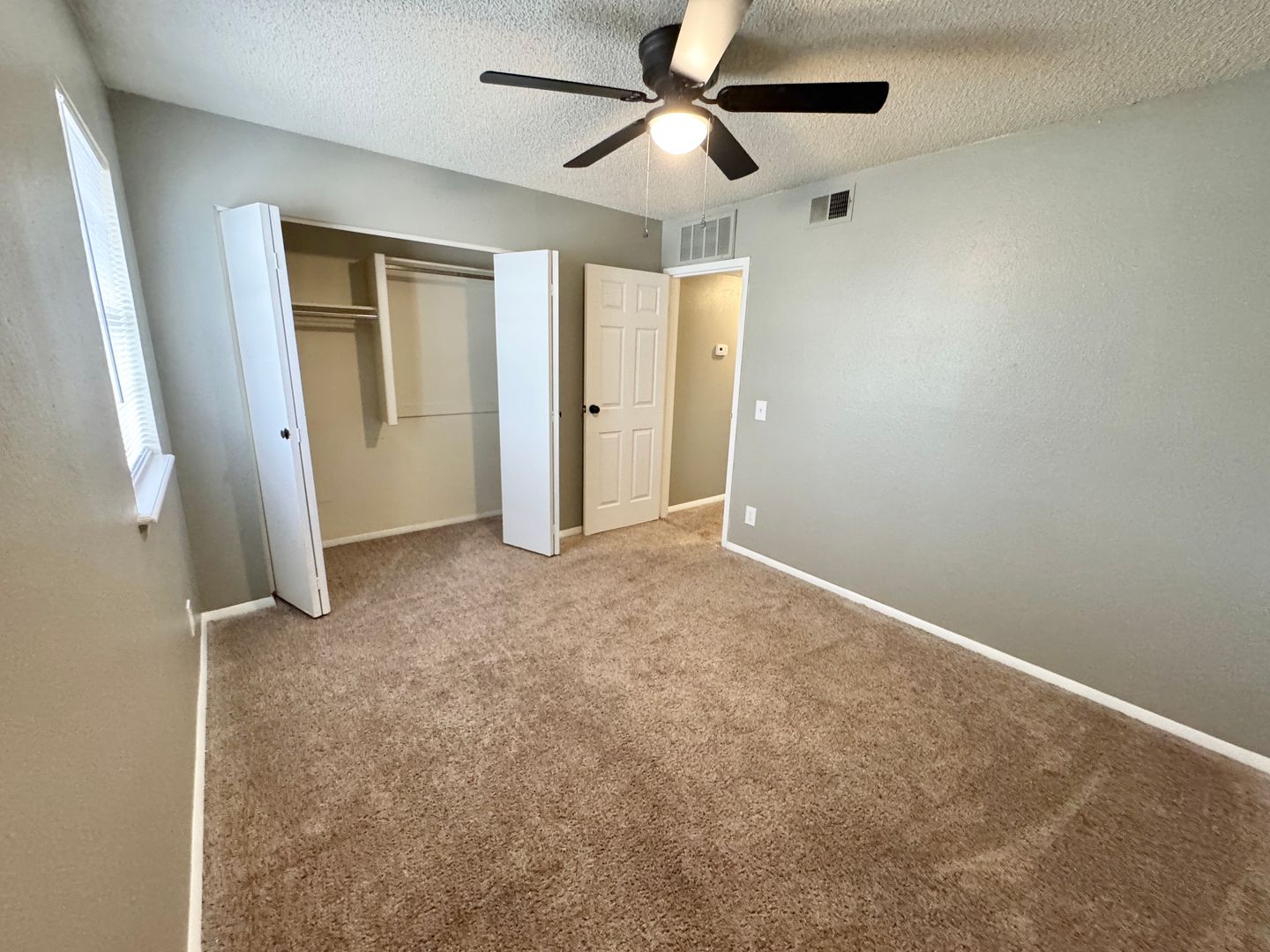 Shawnee Apartment: 1001 E Independence Street