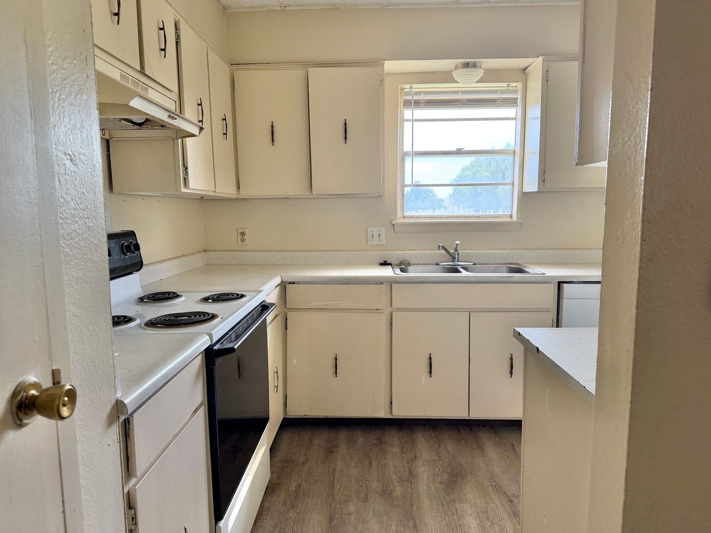 Shawnee Apartment: 1001 E Independence Street