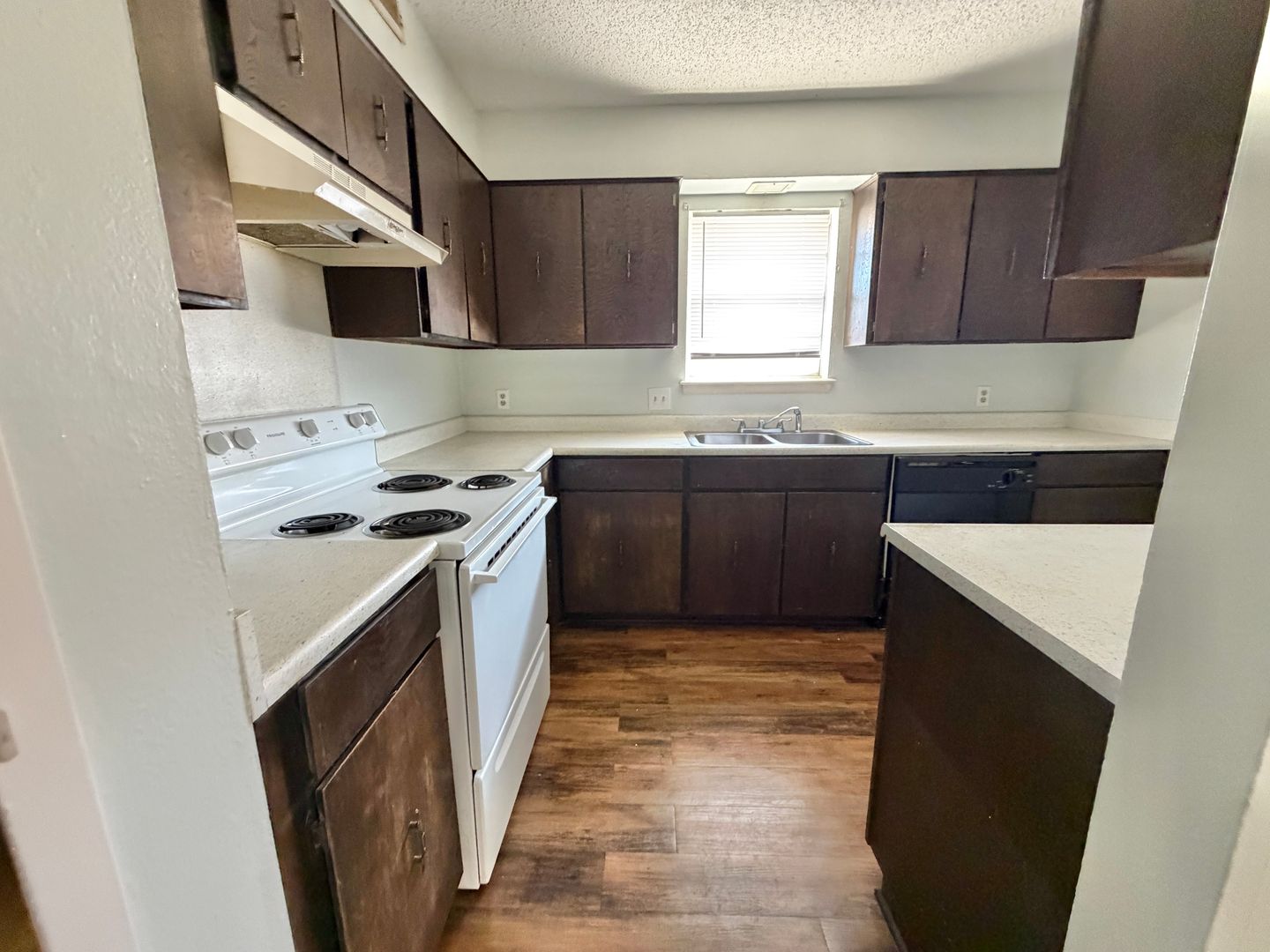 Shawnee Apartment: 1001 E Independence Street