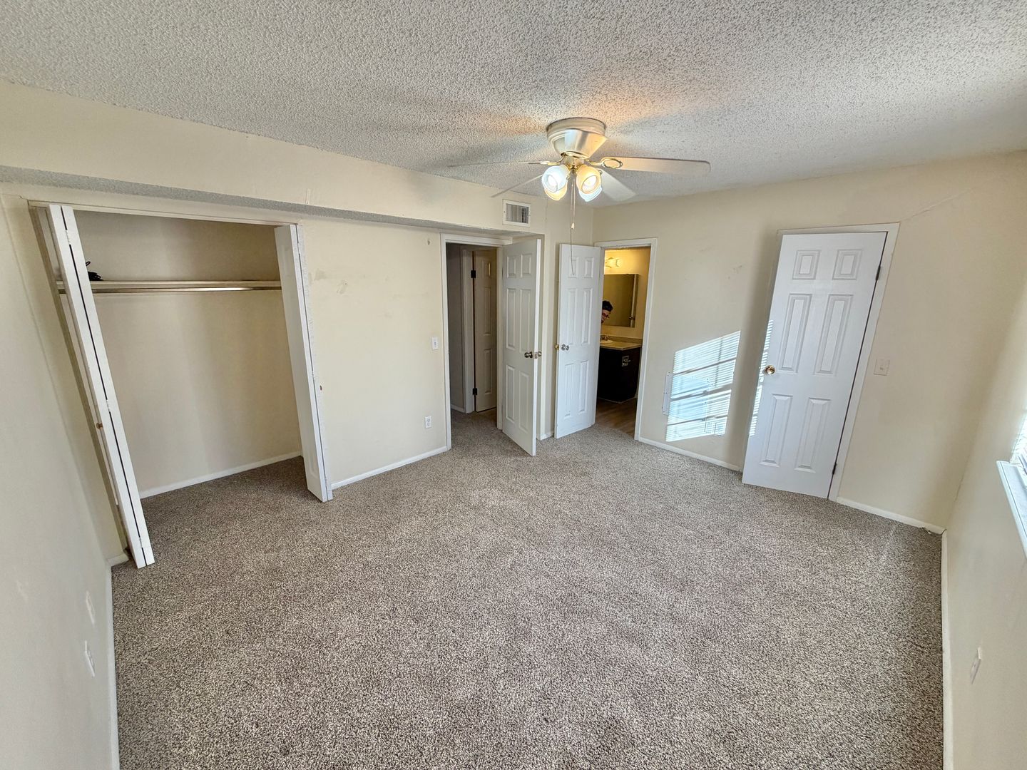 Shawnee Apartment: 1001 E Independence Street