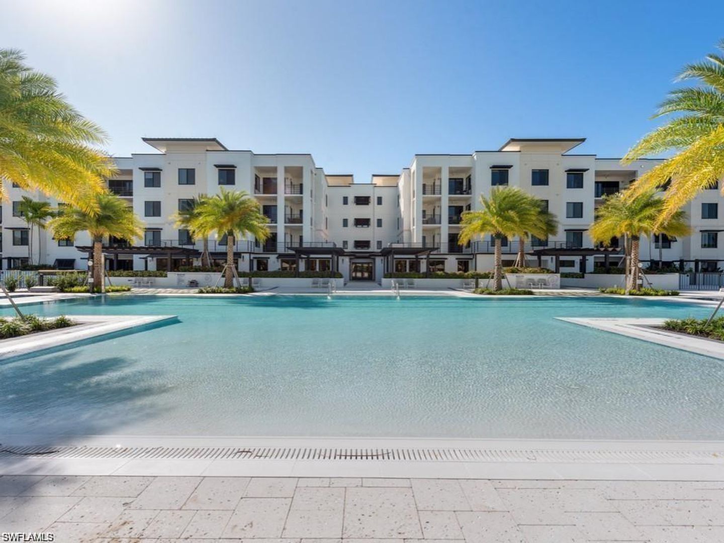 Naples Condo: 1125 Central Ave #475