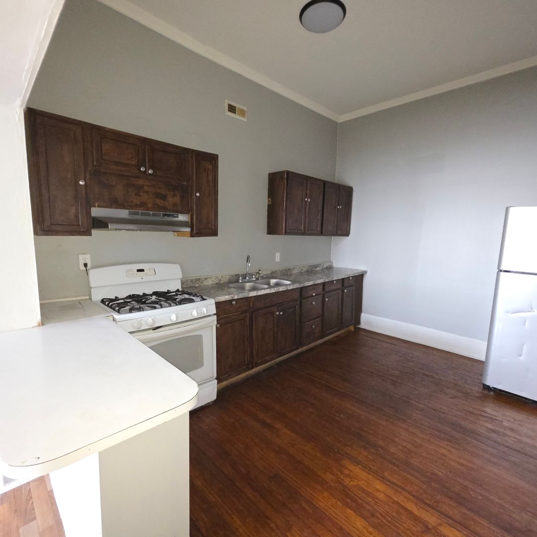 E Ozark Ave 3 of 5