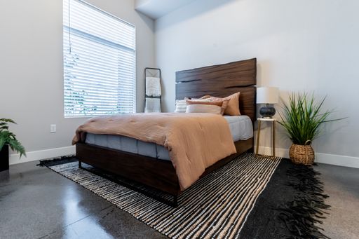Hilltop Towers 2 Bed/2 Bath Sign 12-15 mo lease between 9/1-9/30 and get $300 move-in credit and $300 off refundable security deposit amount OAC – photo 1
