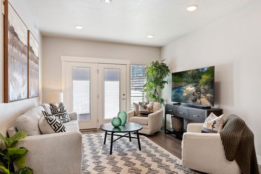 Basin View Landing - 2 Bed/2 Bath Sunnyside - Sign Between 9/1-9/30 get 1 month free rent on 6-15 mo lease OAC – photo 1