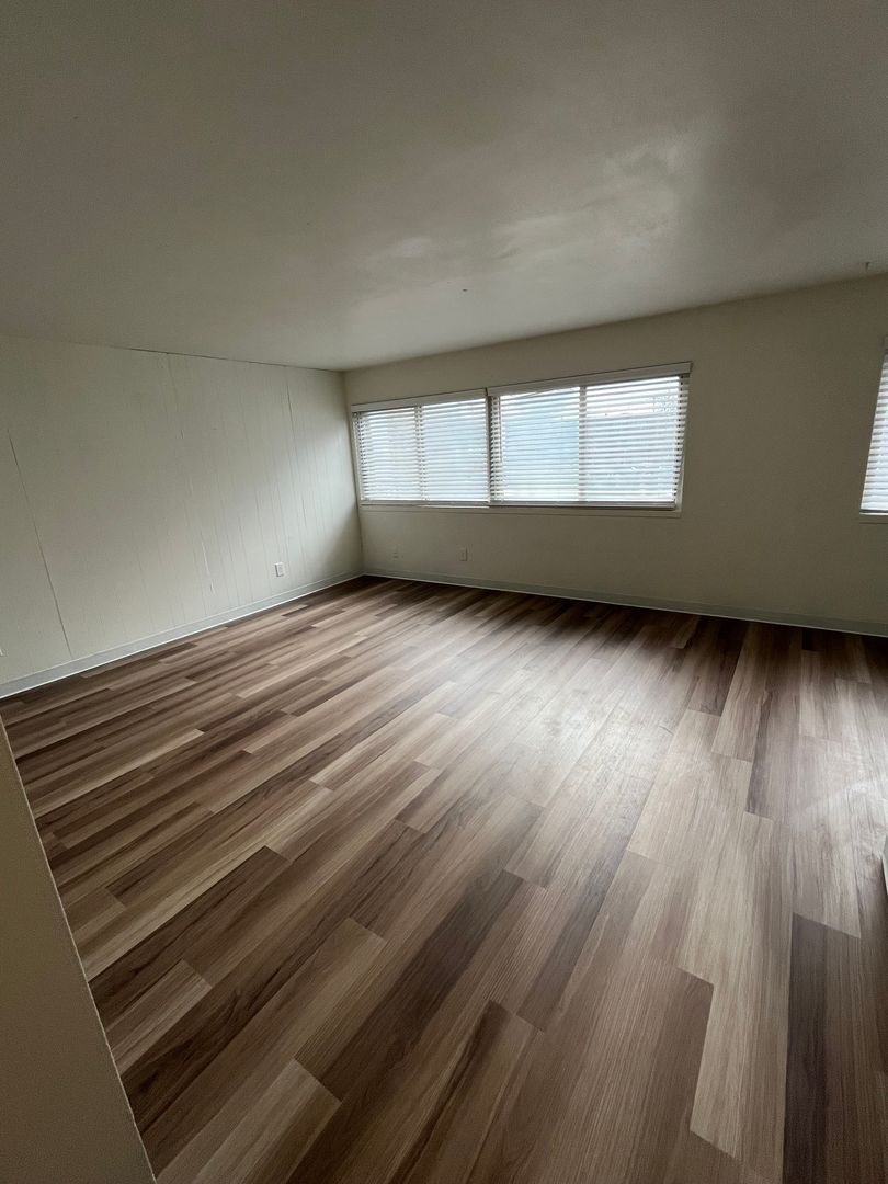 Burien Apartment: 220 South 152nd Street