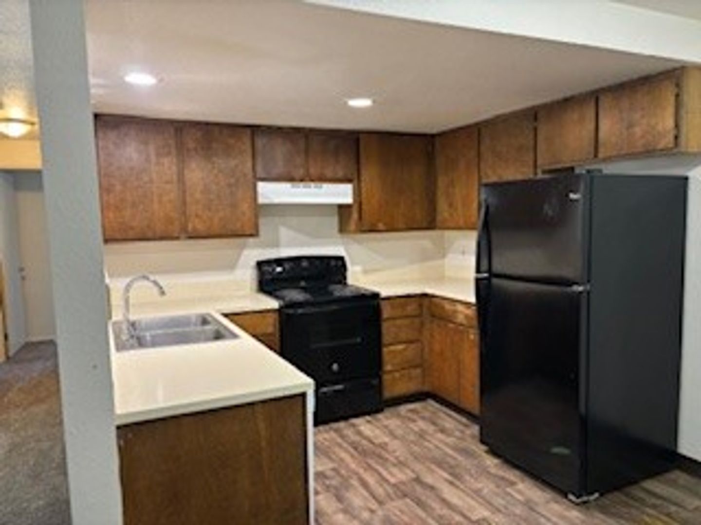 Kent Apartment: 724 2nd Ave S.