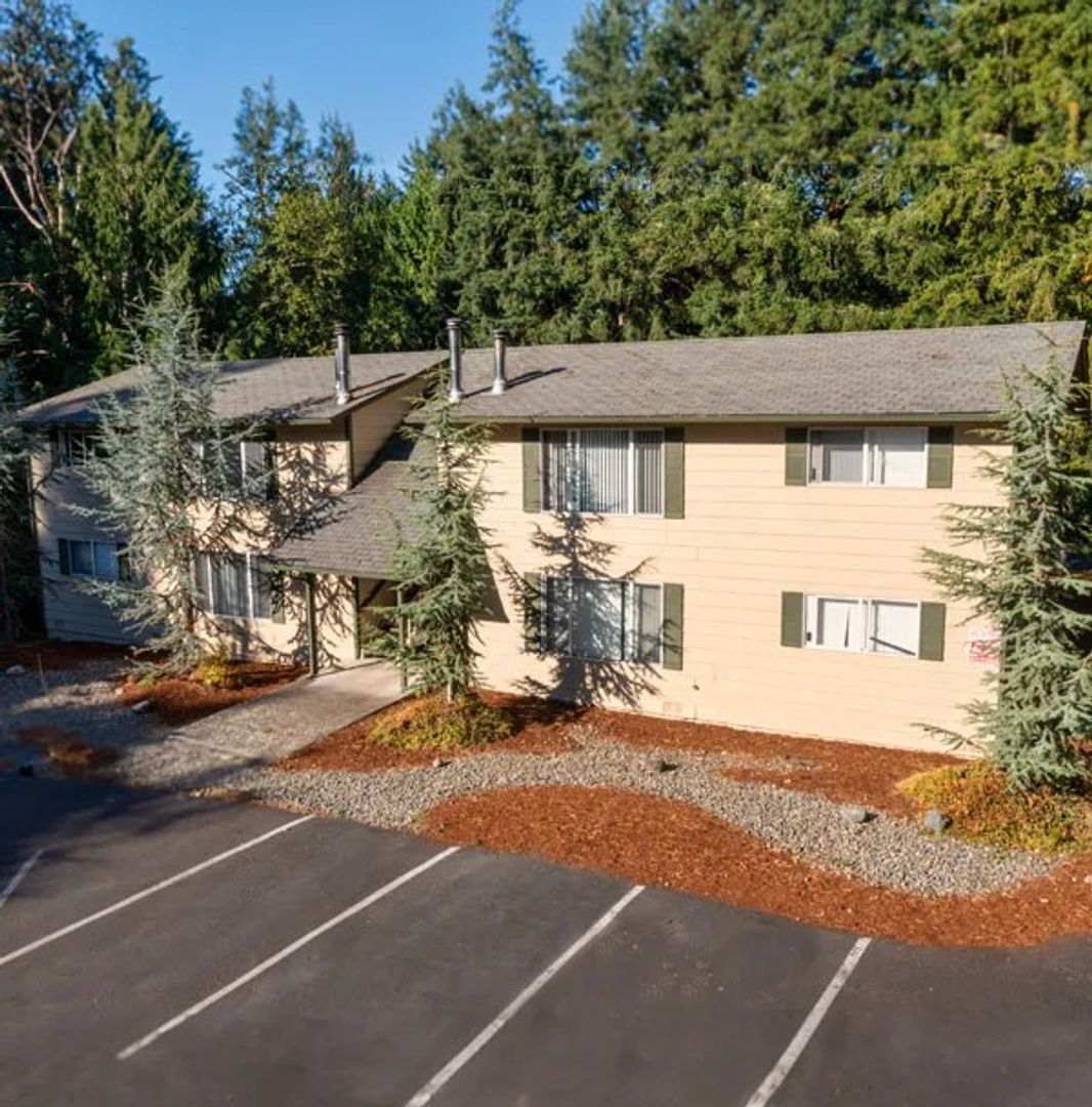 Lake Tapps Apartment: 5711 East 183rd Ave, Apt #1