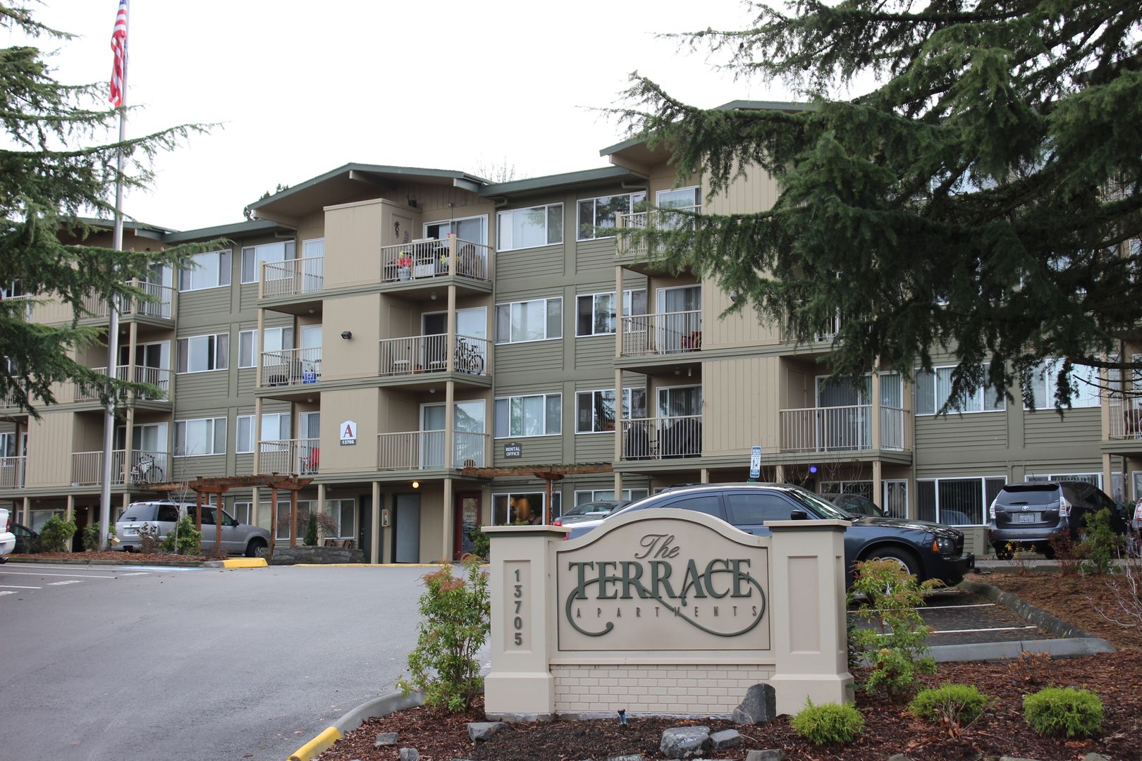 Tukwila Apartment: 13705 56th Avenue S