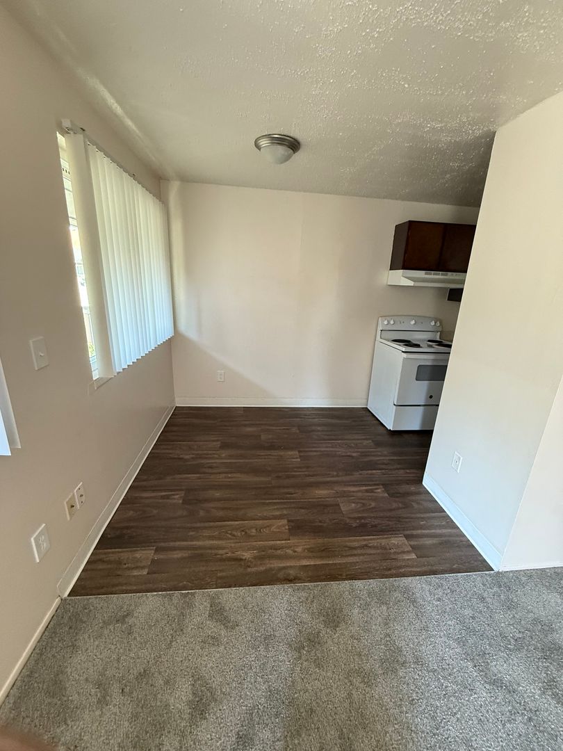 Burien Apartment: 1020 SW 126th St