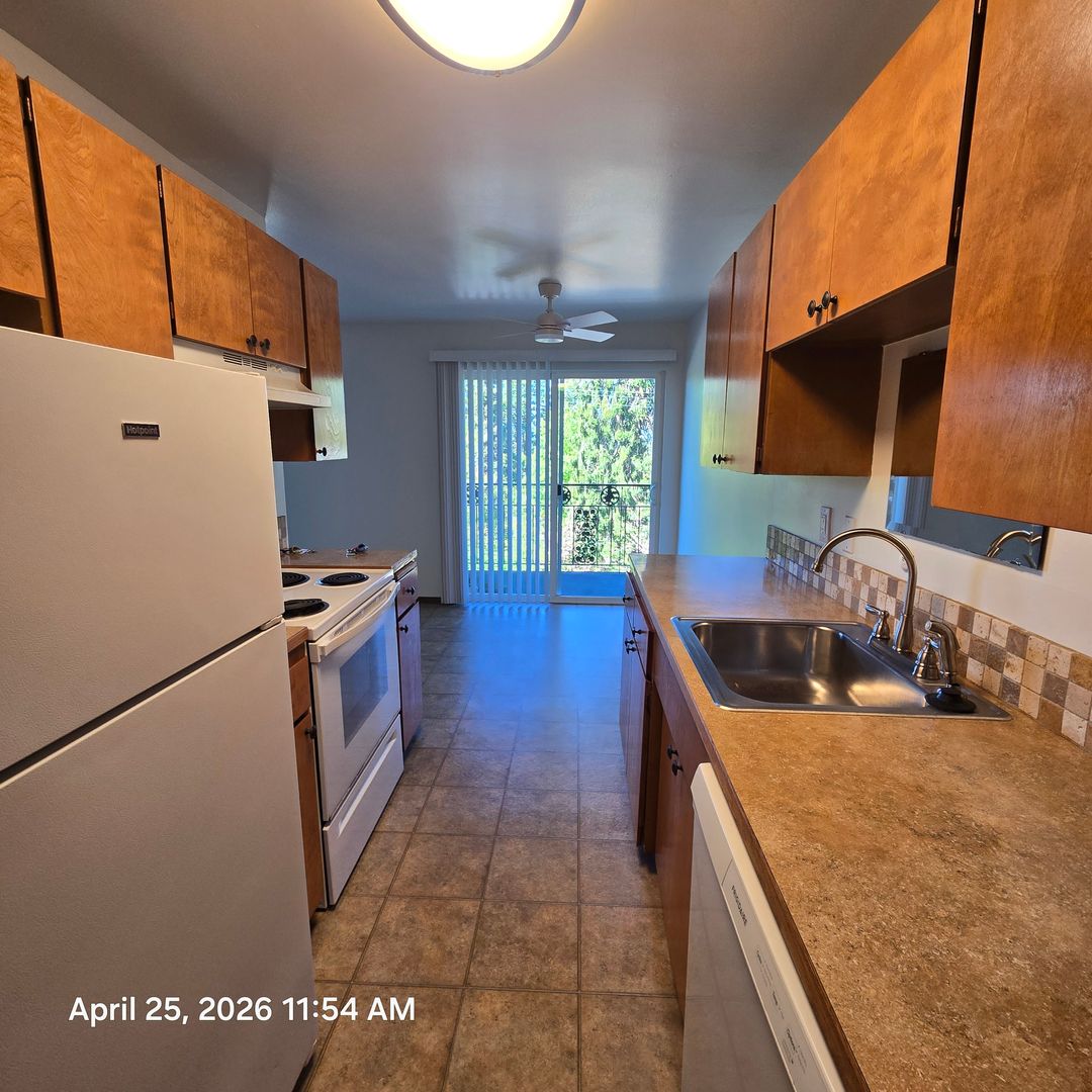 Seattle Apartment: 7004 Murray Ave SW