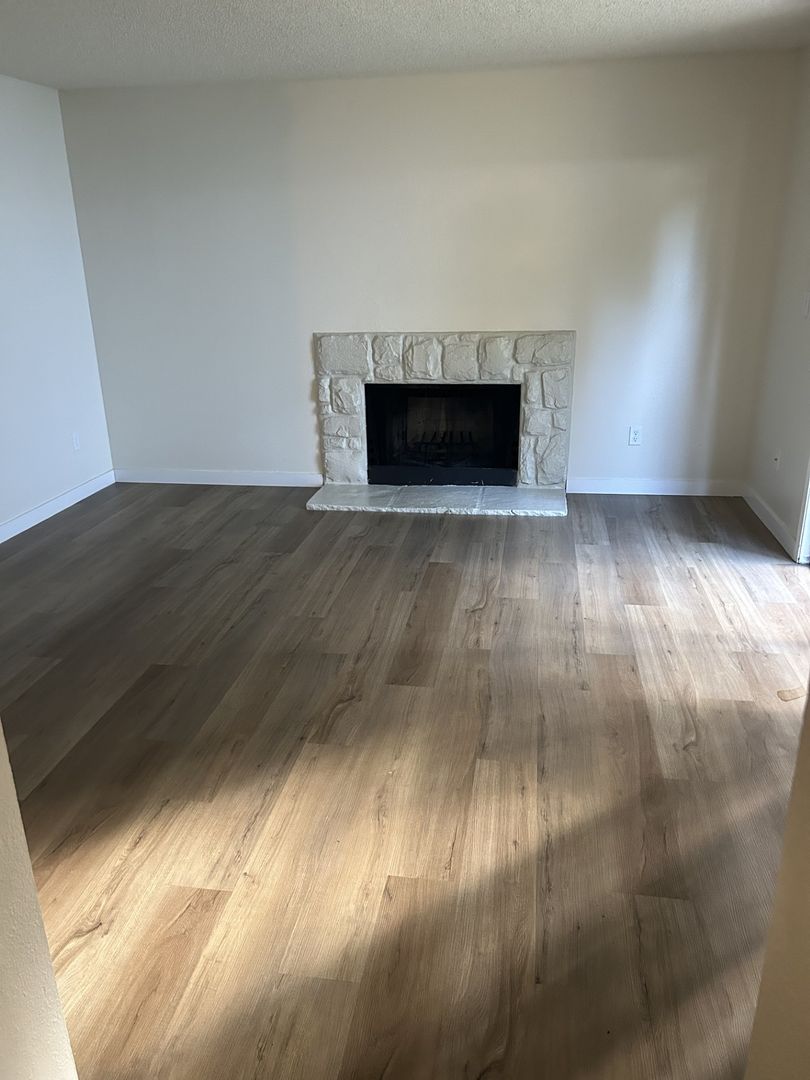 Federal Way Apartment: 34035 First Place S.