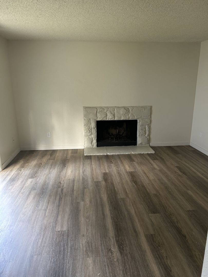 Federal Way Apartment: 34003 First Circle S.